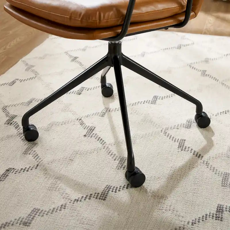 Fauteuil d'appoint pivotant en similicuir